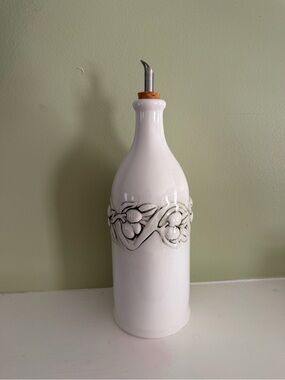 Modern farmhouse cottagecore kitchenware oil or vinager dispenser